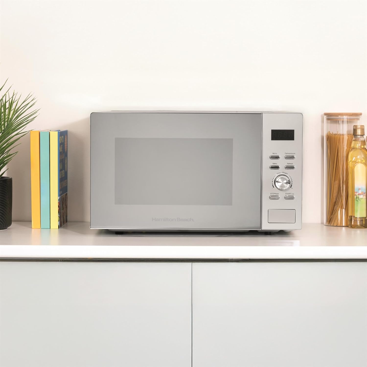 Hamilton Beach Microwave, 30L, 950W, Family-Size, Digital Controls, 8 Pre-Set Programs, 5 Power Levels, Large Capacity, Defrost Function, Child Lock, Silver - HB30FUXP04S - Image 2