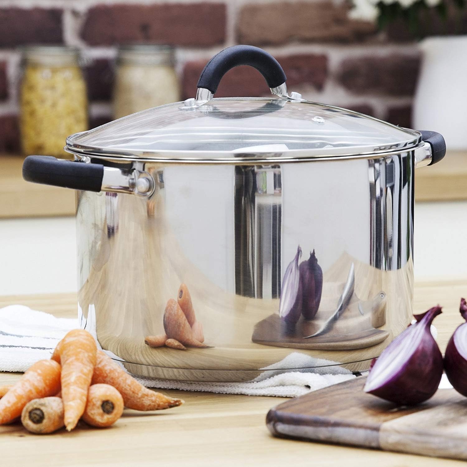 Tower T80837 Essentials 24cm Casserole Dish with Encapsulated Base & Tempered Glass Lid, Mirror Finish Interior & Exterior, Induction Compatible, Stainless Steel, Silver - Image 4