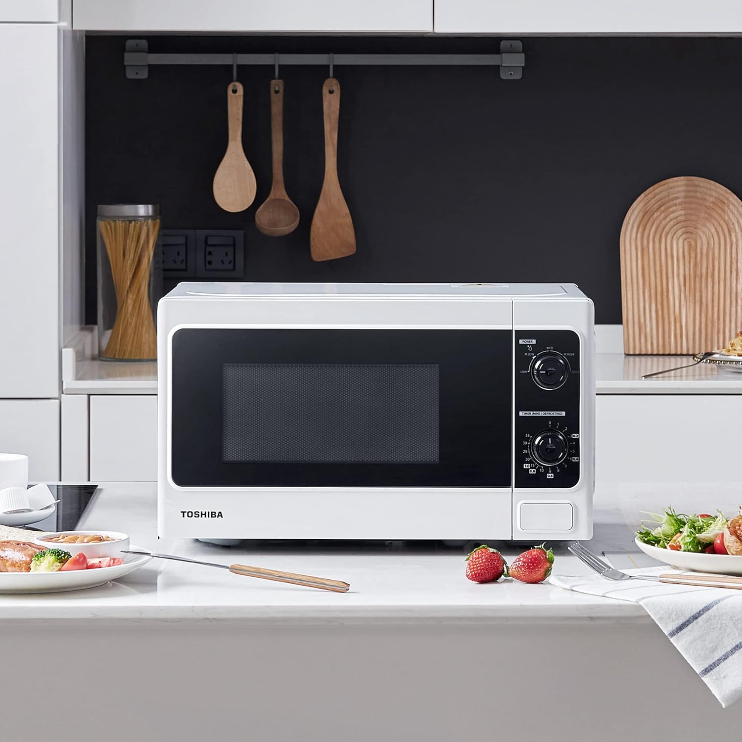 TOSHIBA 20 Liter 800W Manual Control Solo Small Microwave, Compact with 5 Power Levels, Automatic Defrost Function, Perfect for 9'' pizza, Clock and Timer, Easy Clean, White- MM-MM20P(WH) - Image 2