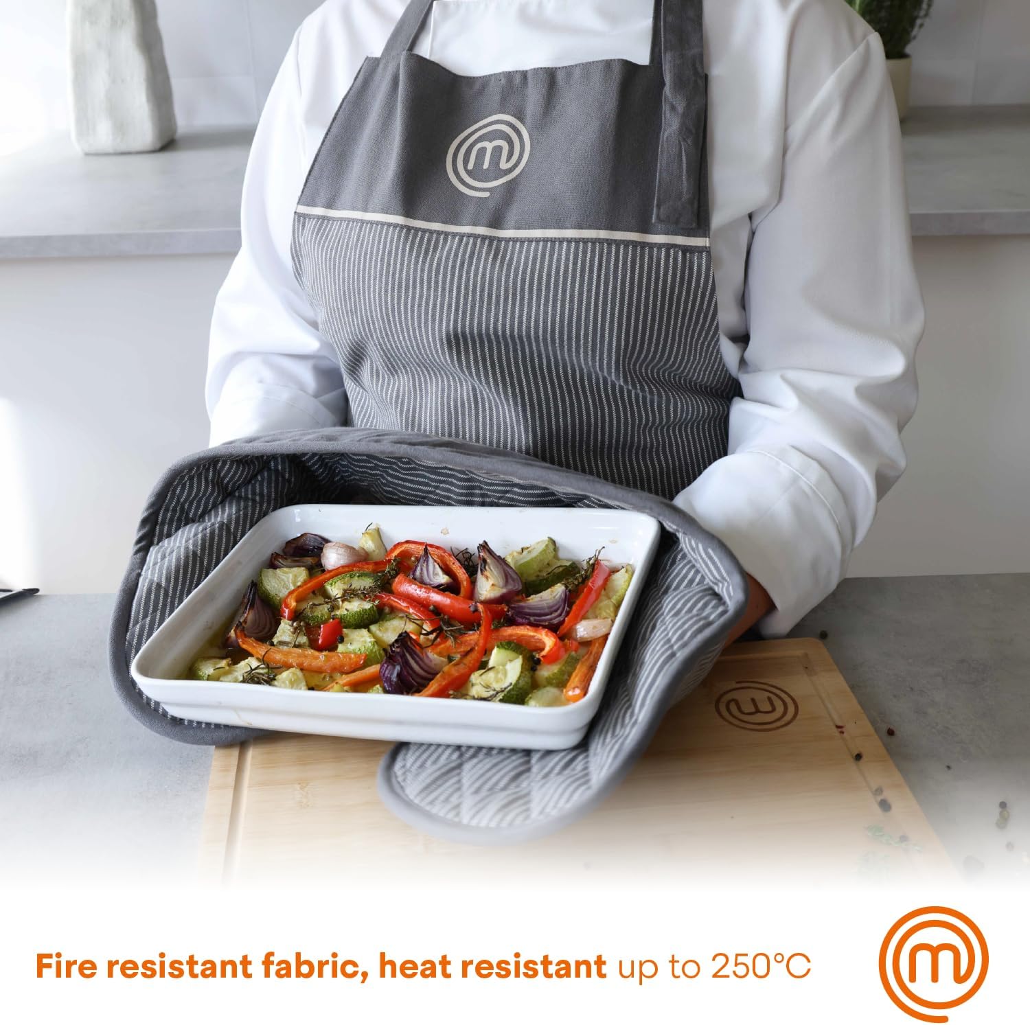 MasterChef Oven Gloves Heat Resistant, Double Oven Gloves Made from Cotton with Official Show Logo & Hanging Loop, Attached Oven Mitts, Machine Washable, Heat Proof Pot Holders for the Kitchen, Earth - Image 3
