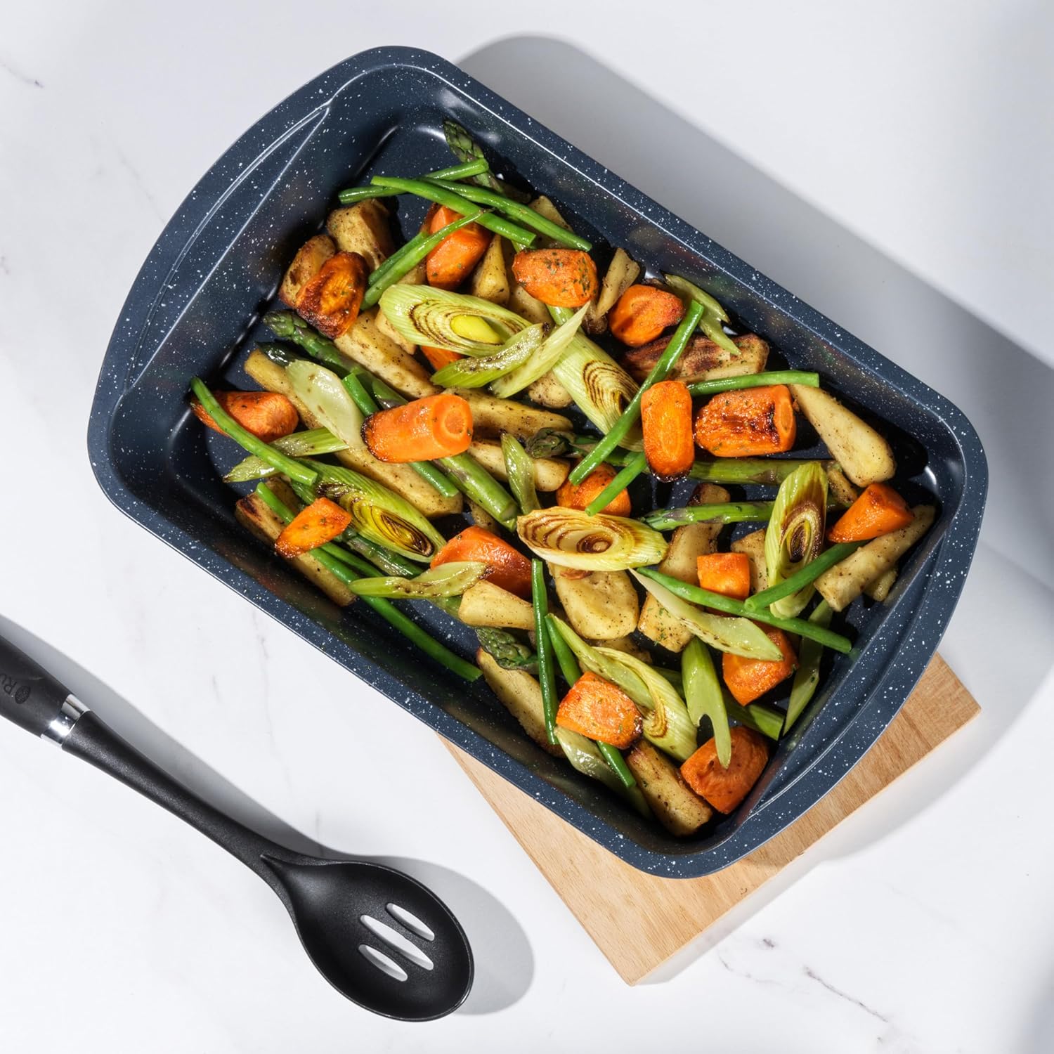 Russell Hobbs Nightfall Stone 38 cm Roasting Pan - Non-Stick Deep Baking Tray, Carbon Steel Ovenware, Ideal for Roasting Meat and Vegetables, Large Oven Tin, PFOA-Free, Oven Safe, Heat Resistant Paint - Image 3