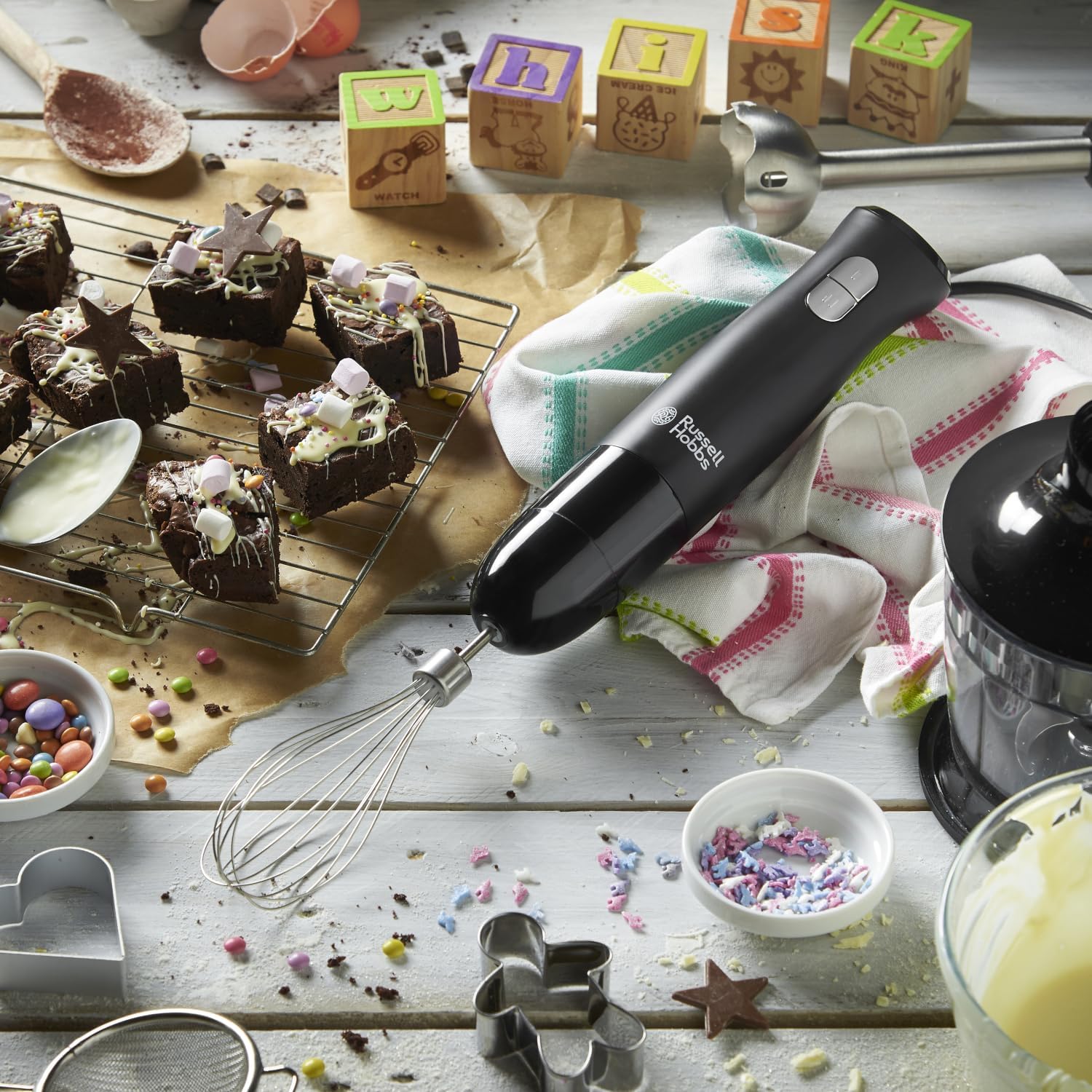 Russell Hobbs Desire 3 in 1 Electric Hand Blender, Fruit & Veg Mini Chopper & Whisk attachment, Stainless steel blending leg, whisk & blades, 500ml capacity chopping bowl & 700ml beaker, 500W, 24703 - Image 5