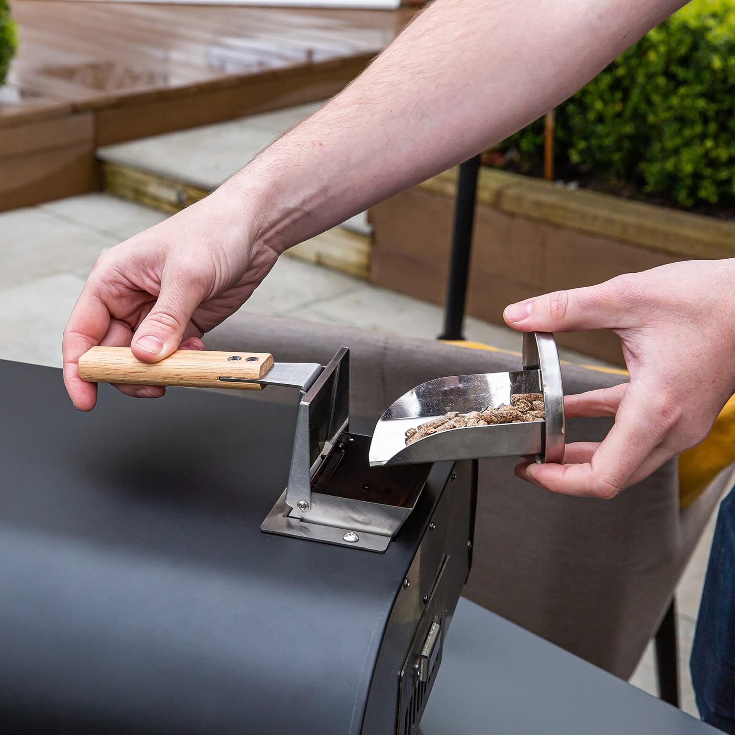 Zanussi ZPO1BPC Outdoor 12 Inch Wood Pellet Portable Wood Fired Pizza Oven with Paddle and Cover in Black, BBQ Oven & Smoker, Stainless Steel Foldable Legs - Image 6